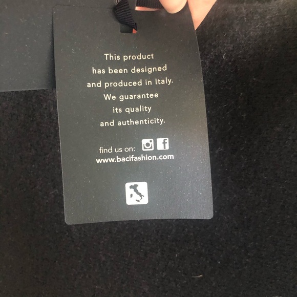 Back Tunic Sweater with Pockets - Picture 2 of 3